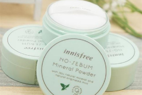 悅詩(shī)風(fēng)吟散粉里面有滑石粉嗎 悅詩(shī)風(fēng)吟散粉對(duì)皮膚有刺激嗎 悅詩(shī)風(fēng)吟散粉里面有滑石粉嗎 悅詩(shī)風(fēng)吟散粉對(duì)皮膚有刺激嗎