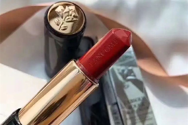 絲絨口紅和啞光口紅的區(qū)別 絲絨口紅是什么質(zhì)地 絲絨口紅和啞光口紅的區(qū)別 絲絨口紅是什么質(zhì)地