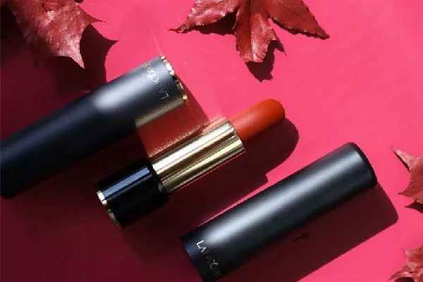 啞光口紅有點干怎么辦 啞光口紅干皮能用嗎 啞光口紅有點干怎么辦 啞光口紅干皮能用嗎