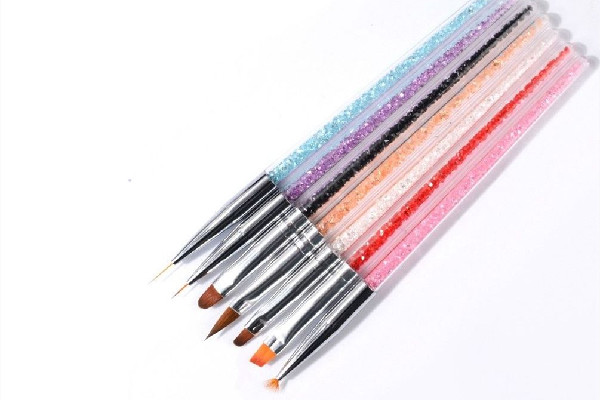 美甲筆炸毛了怎么修復 美甲筆可以涂指甲油嗎 美甲筆炸毛了怎么修復 美甲筆可以涂指甲油嗎