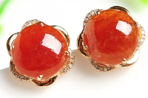 紅翡翠屬于五行有什么 紅翡翠適合年輕人戴嗎 紅翡翠屬于五行有什么 紅翡翠適合年輕人戴嗎