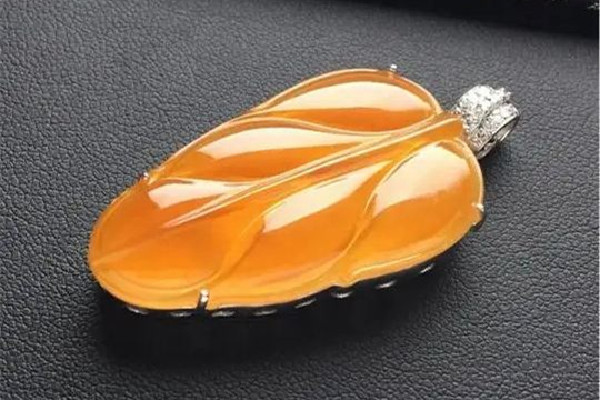 黃翡翠和綠翡翠哪個(gè)值錢 黃翡翠和綠翡翠哪個(gè)好 黃翡翠和綠翡翠哪個(gè)值錢 黃翡翠和綠翡翠哪個(gè)好