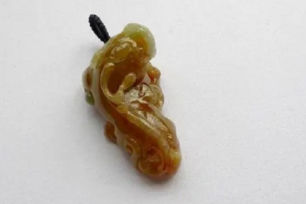 黃翡翠的寓意和象征 黃翡翠適合什么人佩戴 黃翡翠的寓意和象征 黃翡翠適合什么人佩戴