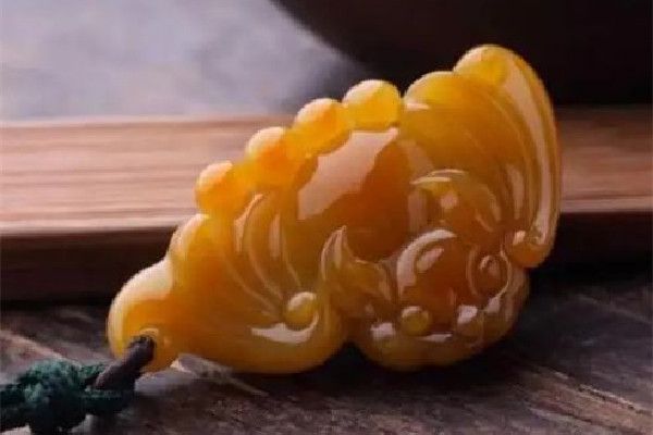 黃翡翠種水等級劃分 黃翡翠有點黑色雜質(zhì)正常嗎 黃翡翠種水等級劃分 黃翡翠有點黑色雜質(zhì)正常嗎