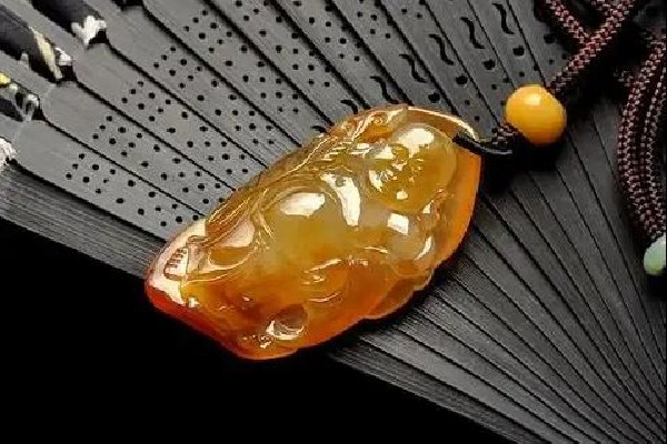 黃翡翠的寓意和象征 黃翡翠適合什么人佩戴 黃翡翠的寓意和象征 黃翡翠適合什么人佩戴