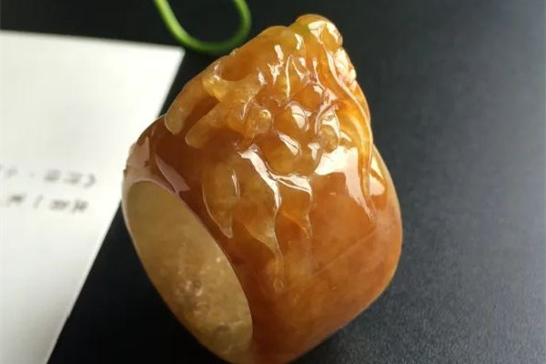 黃翡翠種水等級劃分 黃翡翠有點黑色雜質(zhì)正常嗎 黃翡翠種水等級劃分 黃翡翠有點黑色雜質(zhì)正常嗎