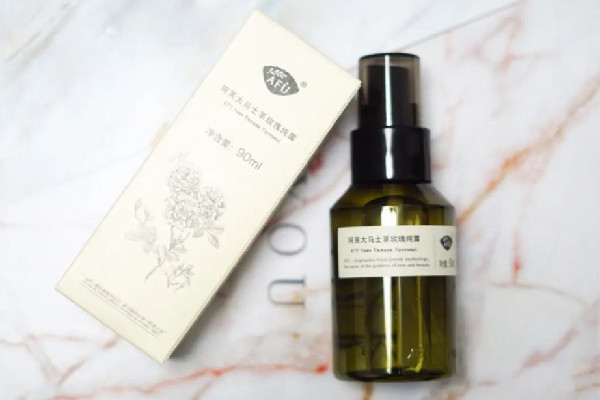 玫瑰純露和玫瑰花苞液哪個(gè)好 玫瑰純露用了為什么臉還干 玫瑰純露和玫瑰花苞液哪個(gè)好 玫瑰純露用了為什么臉還干