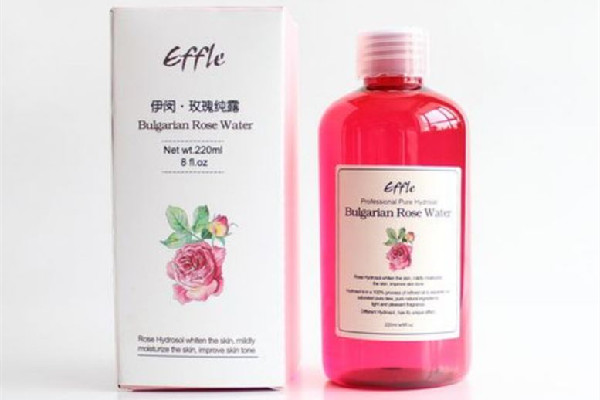 玫瑰純露和玫瑰原液的區(qū)別 玫瑰純露和玫瑰水哪個更好 玫瑰純露和玫瑰原液的區(qū)別 玫瑰純露和玫瑰水哪個更好