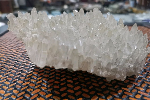 水晶有靈性是不是迷信 水晶為什么不能讓人摸 水晶有靈性是不是迷信 水晶為什么不能讓人摸