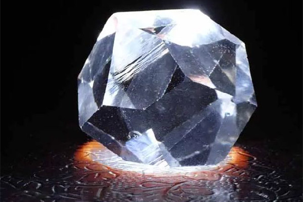 水晶有靈性是不是迷信 水晶為什么不能讓人摸 水晶有靈性是不是迷信 水晶為什么不能讓人摸