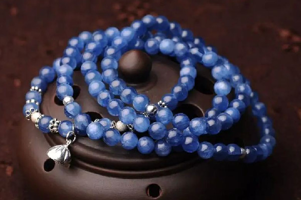 藍晶石是水晶嗎 藍晶石屬于上等寶石嗎 藍晶石是水晶嗎 藍晶石屬于上等寶石嗎