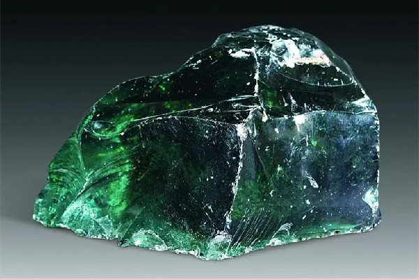 綠水晶的功效及寓意 綠水晶屬于五行屬什么 綠水晶的功效及寓意 綠水晶屬于五行屬什么