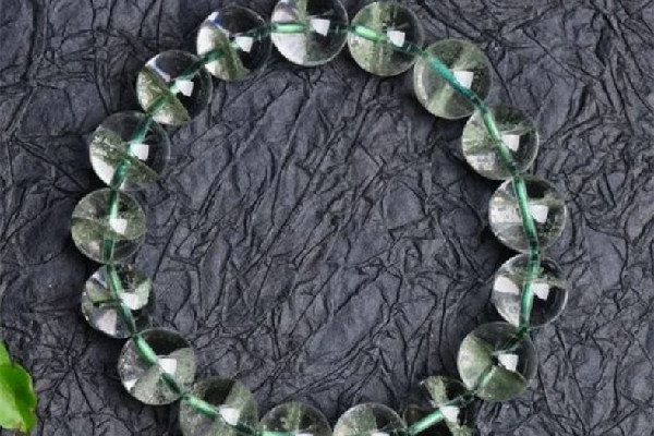 綠幽靈是不是綠的越多越好 綠幽靈怎么看品相 綠幽靈是不是綠的越多越好 綠幽靈怎么看品相