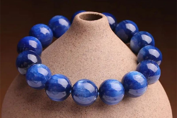 藍晶石是水晶嗎 藍晶石屬于上等寶石嗎 藍晶石是水晶嗎 藍晶石屬于上等寶石嗎