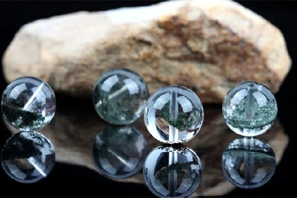 綠幽靈是不是綠的越多越好 綠幽靈怎么看品相 綠幽靈是不是綠的越多越好 綠幽靈怎么看品相