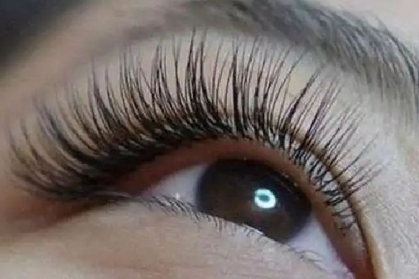 后湖奈爾美甲美睫店做的睫毛自然嗎 做睫毛后不化妝好看嗎