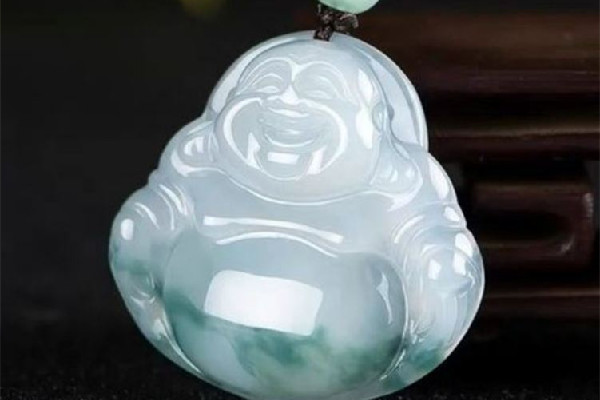 玉佛吊墜可以辟邪嗎 玉佛吊墜適合什么人佩戴 玉佛吊墜可以辟邪嗎 玉佛吊墜適合什么人佩戴