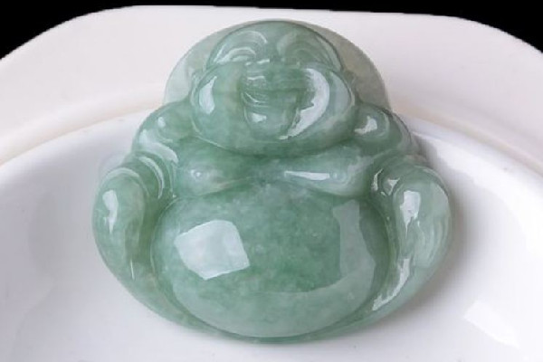 玉佛吊墜不戴時(shí)適合放在哪里 玉佛吊墜可以放床上嗎 玉佛吊墜不戴時(shí)適合放在哪里 玉佛吊墜可以放床上嗎