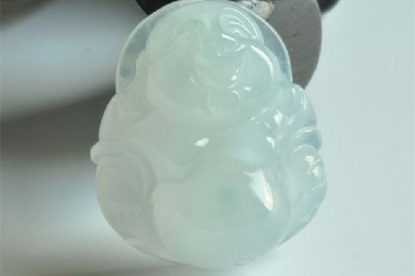 玉佛吊墜可以辟邪嗎 玉佛吊墜適合什么人佩戴 玉佛吊墜可以辟邪嗎 玉佛吊墜適合什么人佩戴