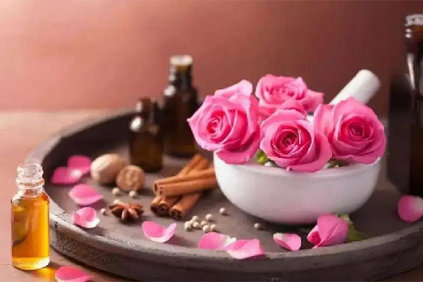 玫瑰精油對女性的好處 玫瑰精油可以口服嗎 玫瑰精油對女性的好處 玫瑰精油可以口服嗎
