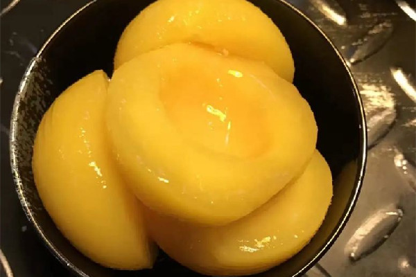 黃桃罐頭怎么加熱 黃桃罐頭加熱好吃嗎 黃桃罐頭怎么加熱 黃桃罐頭加熱好吃嗎