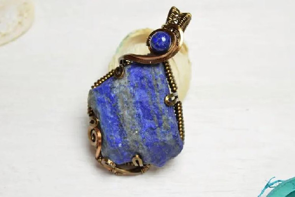 青金石價(jià)格一般多少 青金石屬于什么檔次寶石 青金石價(jià)格一般多少 青金石屬于什么檔次寶石