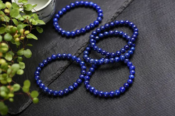 青金石的五行屬性 青金石能盤出什么樣 青金石的五行屬性 青金石能盤出什么樣