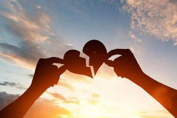 女子被前男友媽媽甩詳單要求還錢(qián) 男女分手要錢(qián)屬于敲詐嗎 女子被前男友媽媽甩詳單要求還錢(qián) 男女分手要錢(qián)屬于敲詐嗎