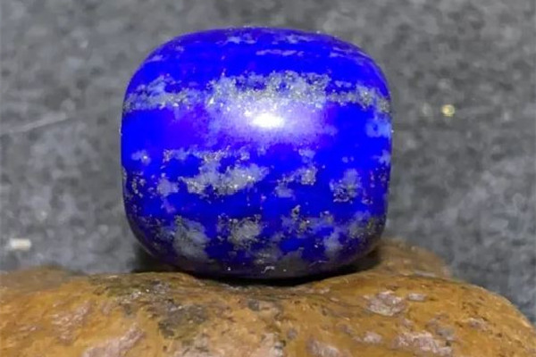 青金石價(jià)格一般多少 青金石屬于什么檔次寶石 青金石價(jià)格一般多少 青金石屬于什么檔次寶石