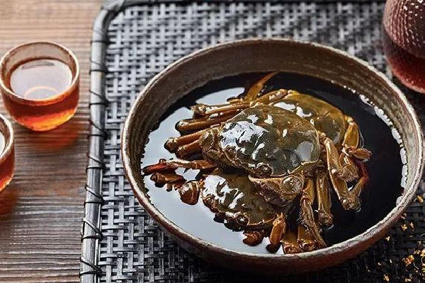 女子制生腌蟹3小時后螃蟹越獄亂爬 生腌蟹的制作方法 女子制生腌蟹3小時后螃蟹越獄亂爬 生腌蟹的制作方法