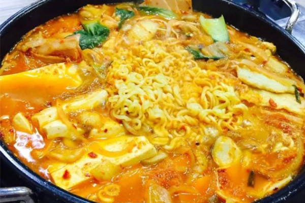 部隊火鍋放多少水 部隊火鍋怎么煮好吃 部隊火鍋放多少水 部隊火鍋怎么煮好吃