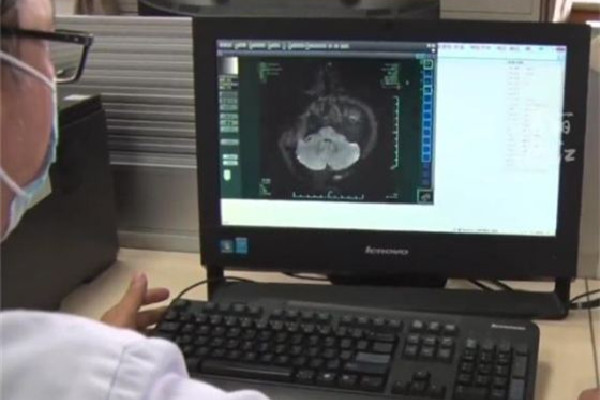 女子飯店吃飯被陌生醫(yī)生提醒患病 糖尿病會(huì)瘦的很快嗎