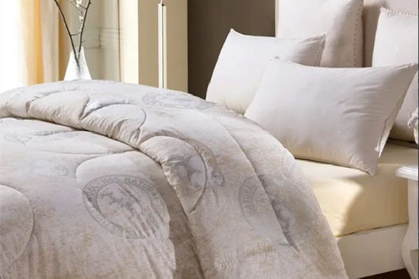 羊絨被會(huì)滋生螨蟲嗎 羊絨被怎么晾曬 羊絨被會(huì)滋生螨蟲嗎 羊絨被怎么晾曬