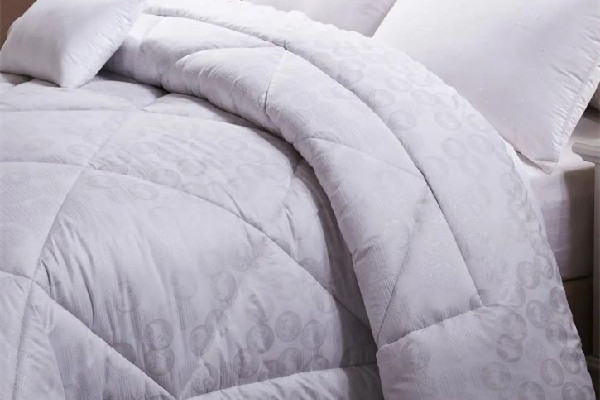 羊絨被是純的好還是20%的好 羊絨被怎么選 羊絨被是純的好還是20%的好 羊絨被怎么選