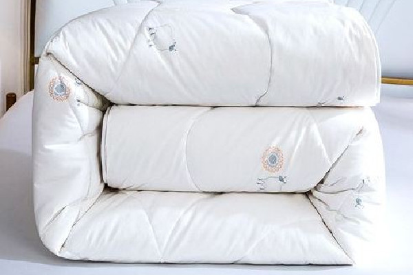 羊絨被蓋就了不蓬松怎么辦 羊絨被怎么保養(yǎng) 羊絨被蓋就了不蓬松怎么辦 羊絨被怎么保養(yǎng)