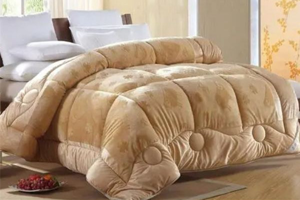 羊絨被會(huì)滋生螨蟲嗎 羊絨被怎么晾曬 羊絨被會(huì)滋生螨蟲嗎 羊絨被怎么晾曬