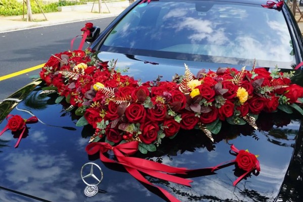 婚車車隊(duì)占滿3車道不讓超車 婚車車隊(duì)一般怎么配 婚車車隊(duì)占滿3車道不讓超車 婚車車隊(duì)一般怎么配