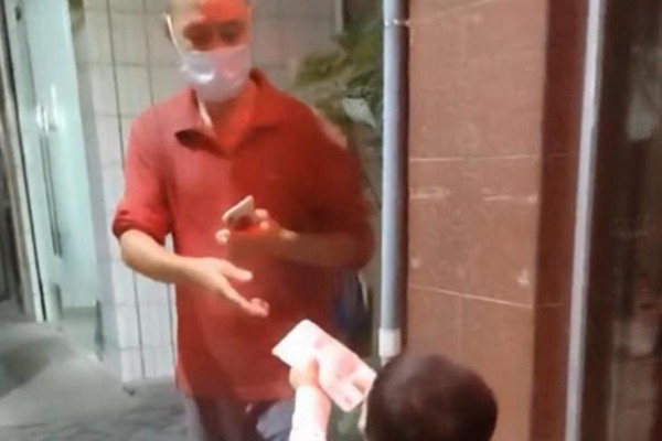 兒子劃傷豪車爸爸讓其拿金幣道歉 孩子犯錯家長應(yīng)該怎樣教育