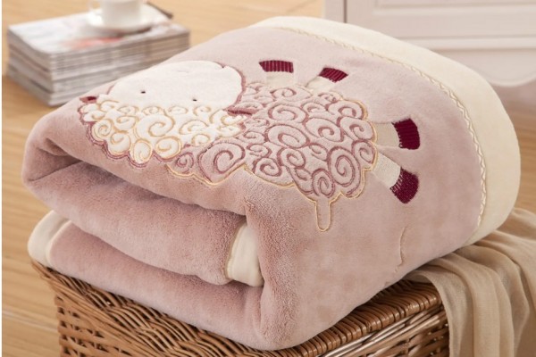 毛毯可以直接蓋在身上嗎 毛毯買回來能直接睡嗎 毛毯可以直接蓋在身上嗎 毛毯買回來能直接睡嗎