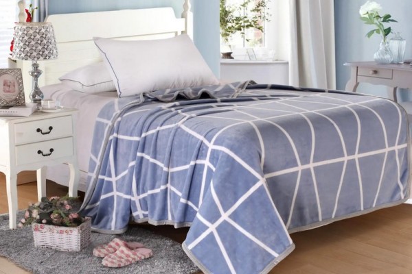 毛毯有一股刺鼻的味道是什么 毛毯有味道怎么去除妙招 毛毯有一股刺鼻的味道是什么 毛毯有味道怎么去除妙招