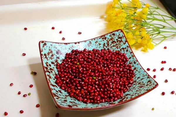 紅豆用熱水泡還是冷水泡 紅豆用電飯煲煮多久才會爛 紅豆用熱水泡還是冷水泡 紅豆用電飯煲煮多久才會爛