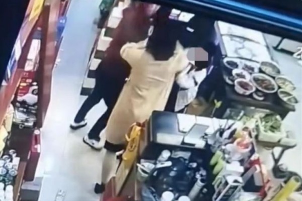 家長帶娃道歉被打打人者被拘10日 孩子打架怎么調(diào)解家長 家長帶娃道歉被打打人者被拘10日 孩子打架怎么調(diào)解家長