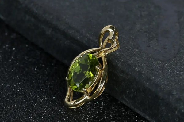 橄欖石和碧璽哪個(gè)貴 橄欖石有多少品種 橄欖石和碧璽哪個(gè)貴 橄欖石有多少品種