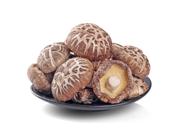 花菇可以用熱水泡嗎 花菇用什么水泡發(fā) 花菇可以用熱水泡嗎 花菇用什么水泡發(fā)