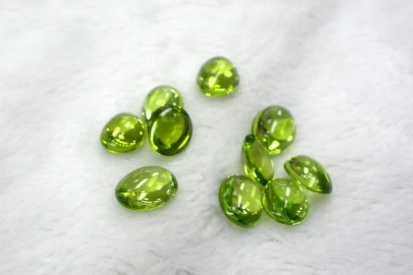 橄欖石是幾月的生辰石 橄欖石適合什么人佩戴 橄欖石是幾月的生辰石 橄欖石適合什么人佩戴