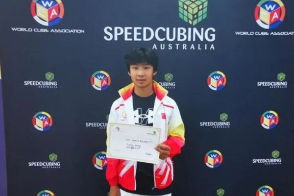 13歲男孩打破魔方世界紀錄 魔方怎么玩 13歲男孩打破魔方世界紀錄 魔方怎么玩