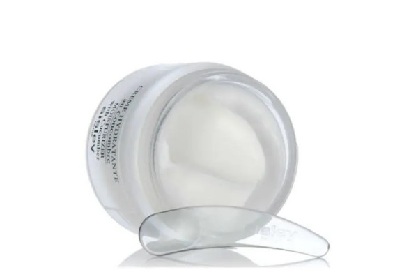 保濕面霜是干嘛用的 保濕面霜可以補(bǔ)水嗎 保濕面霜是干嘛用的 保濕面霜可以補(bǔ)水嗎