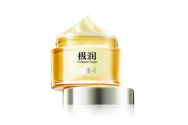 保濕面霜和補水面霜有什么區(qū)別 保濕面霜可以收縮毛孔嗎 保濕面霜和補水面霜有什么區(qū)別 保濕面霜可以收縮毛孔嗎