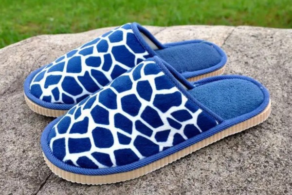 棉拖鞋要洗了再穿嗎 棉拖鞋買包跟還是不包跟的 棉拖鞋要洗了再穿嗎 棉拖鞋買包跟還是不包跟的