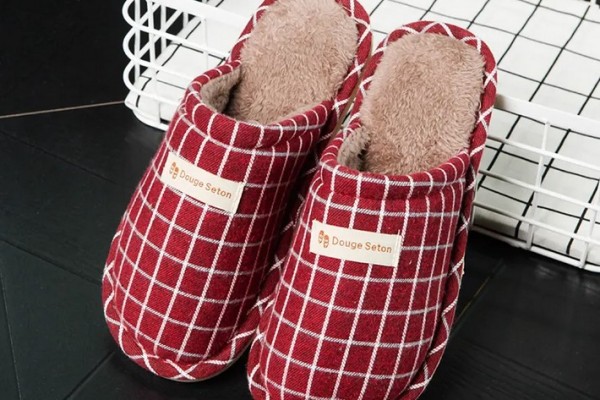 棉拖鞋要洗了再穿嗎 棉拖鞋買包跟還是不包跟的 棉拖鞋要洗了再穿嗎 棉拖鞋買包跟還是不包跟的